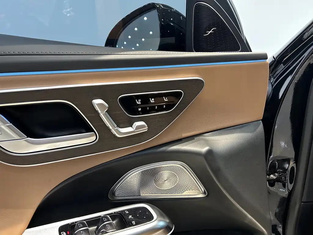 Mercedes-Benz E-Class — миниатюра 7