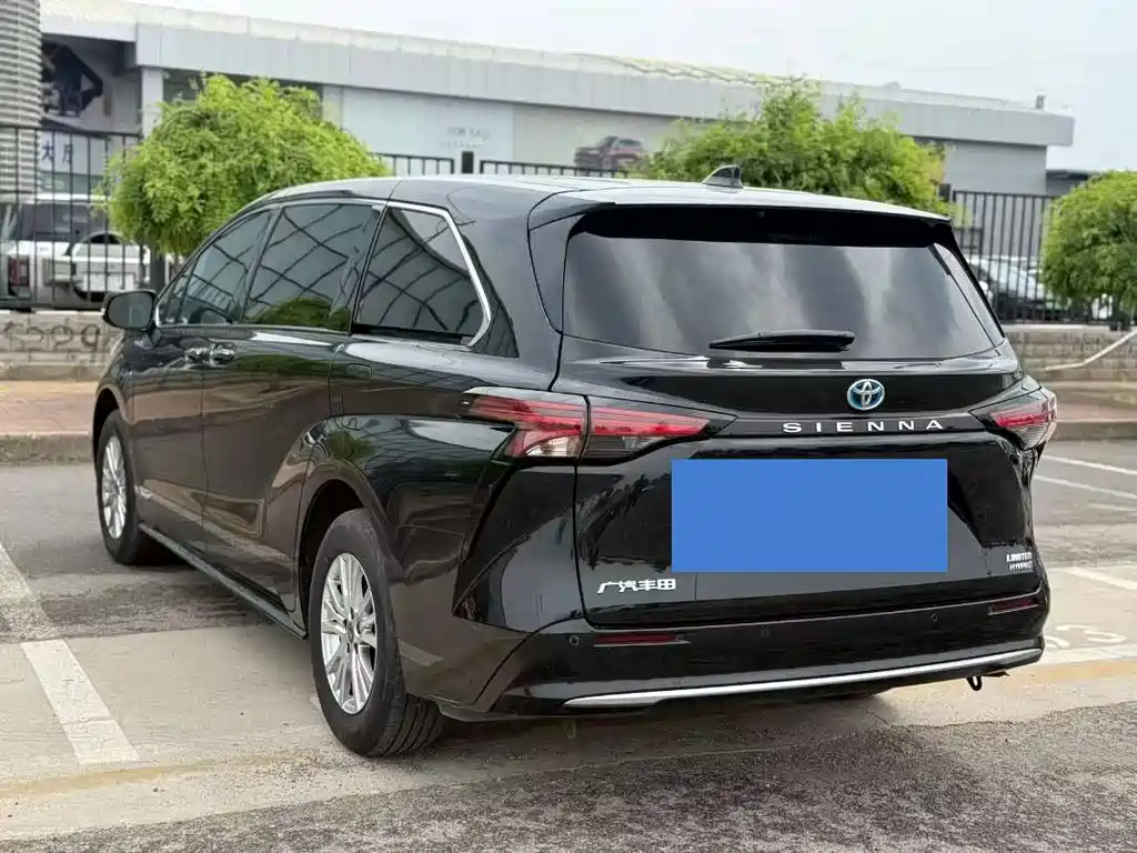 Toyota Sienna — миниатюра 4
