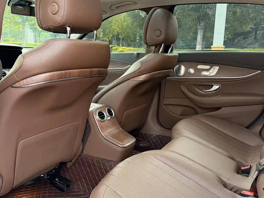Mercedes-Benz E-Class — миниатюра 8