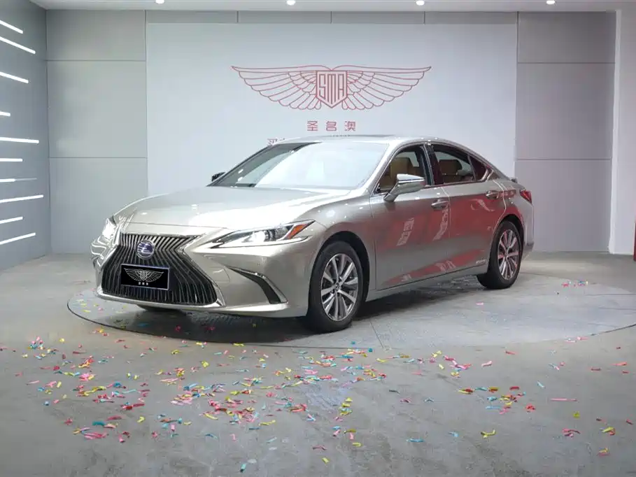 Lexus ES 2021