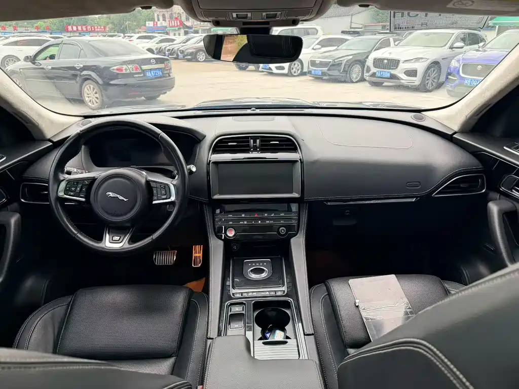 Jaguar F-PACE — миниатюра 6