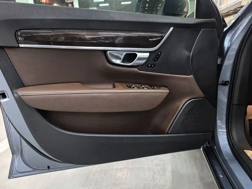 Volvo S90 — миниатюра 8