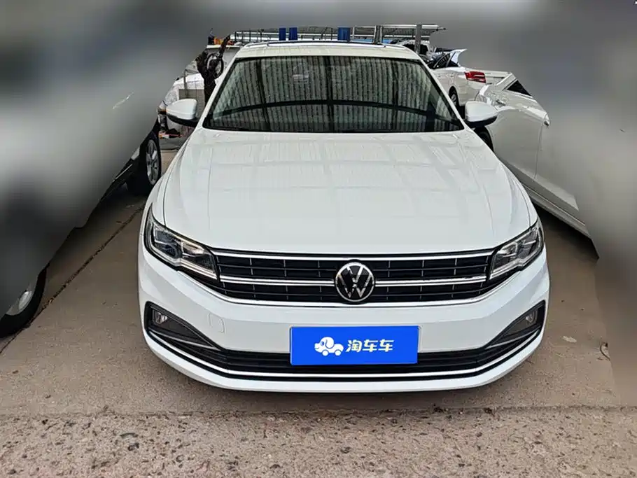 VOLKSWAGEN BORA