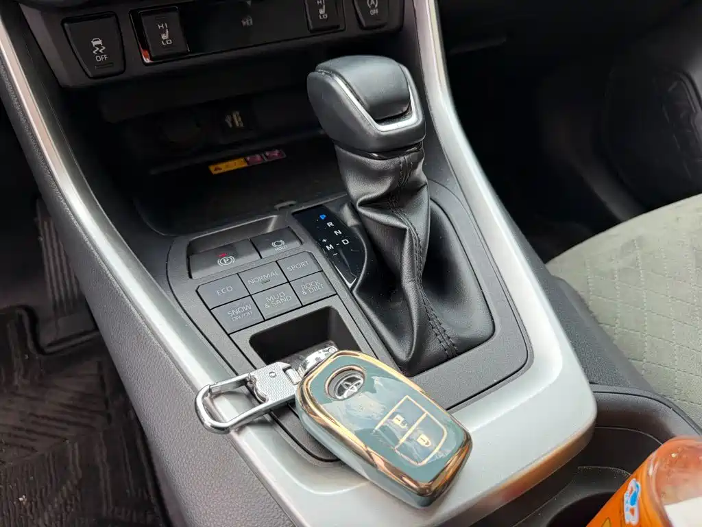 Toyota RAV4 — миниатюра 9