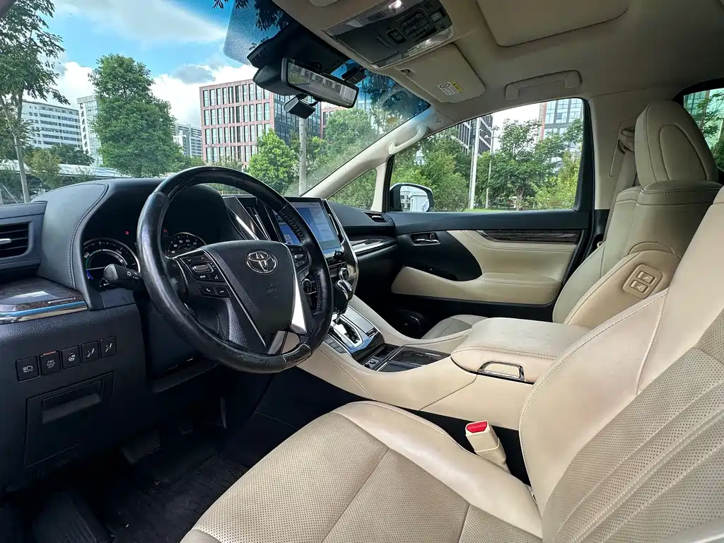 Toyota Alphard — миниатюра 12