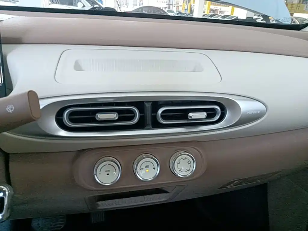 Wuling MINIEV — миниатюра 13
