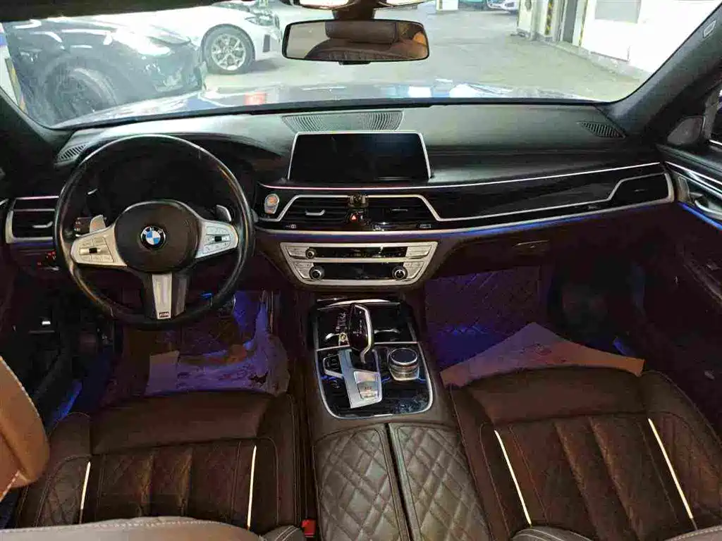 BMW 7 Series — миниатюра 3
