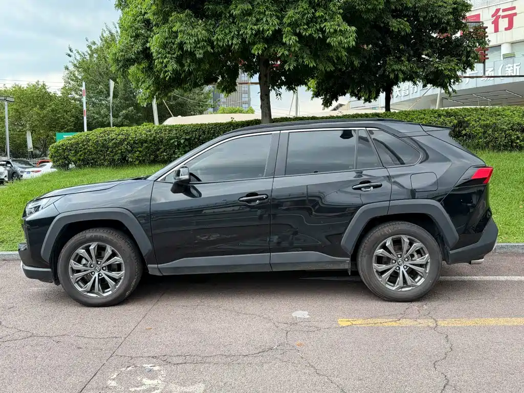 Toyota RAV4 — миниатюра 3