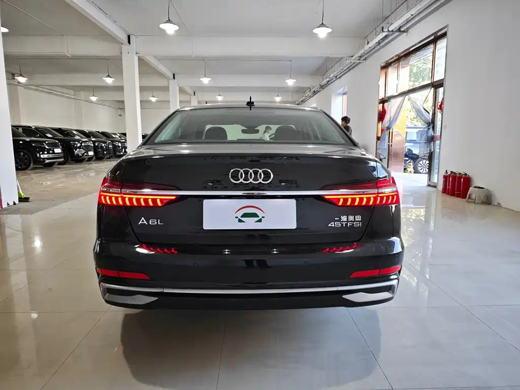 Audi A6L 2023 40 TFSI Luxury