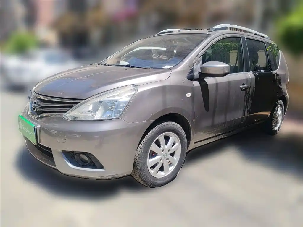 Купить Nissan Livina