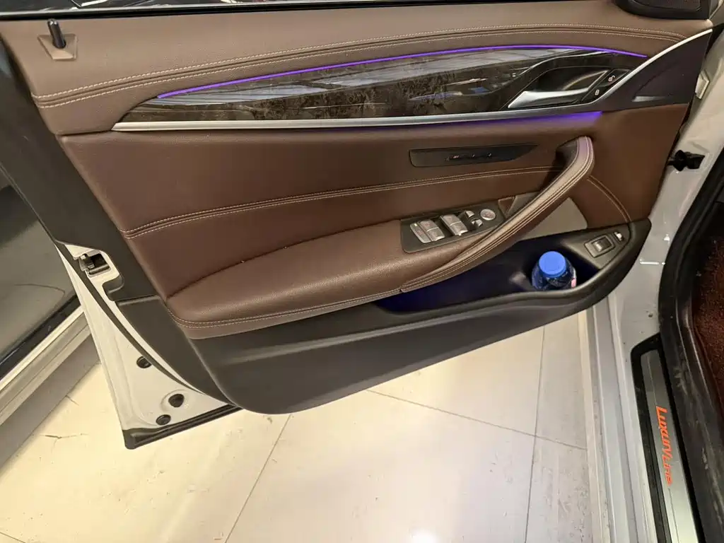BMW 5 Series New Energy — миниатюра 8