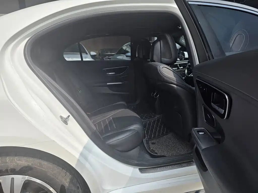 Mercedes-Benz C-Class — миниатюра 7