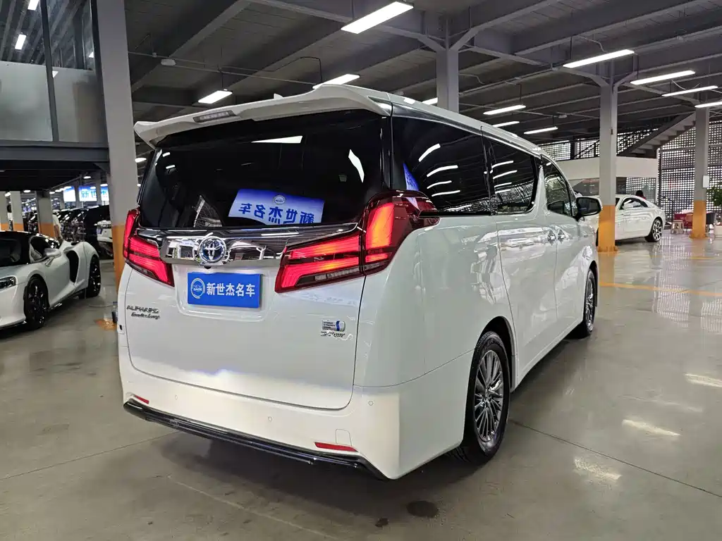 Toyota Alphard — миниатюра 15