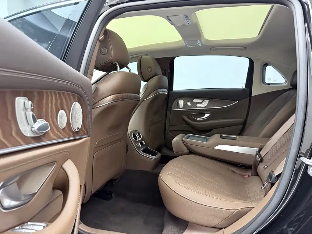 Mercedes-Benz E-Class — миниатюра 20