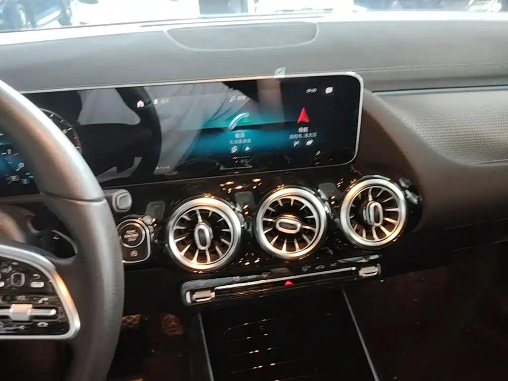 Mercedes-Benz GLA — миниатюра 13
