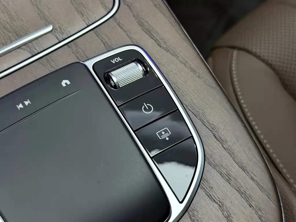 Mercedes-Benz E-Class — миниатюра 46