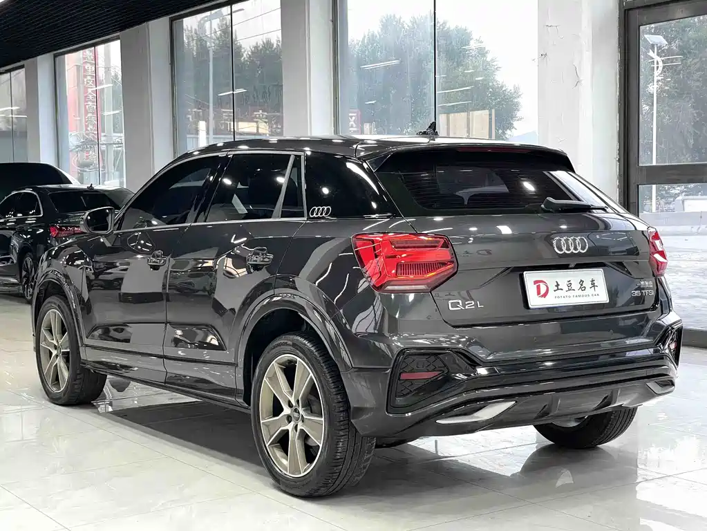 Audi Q2L 2022 35 TFSI Fashion