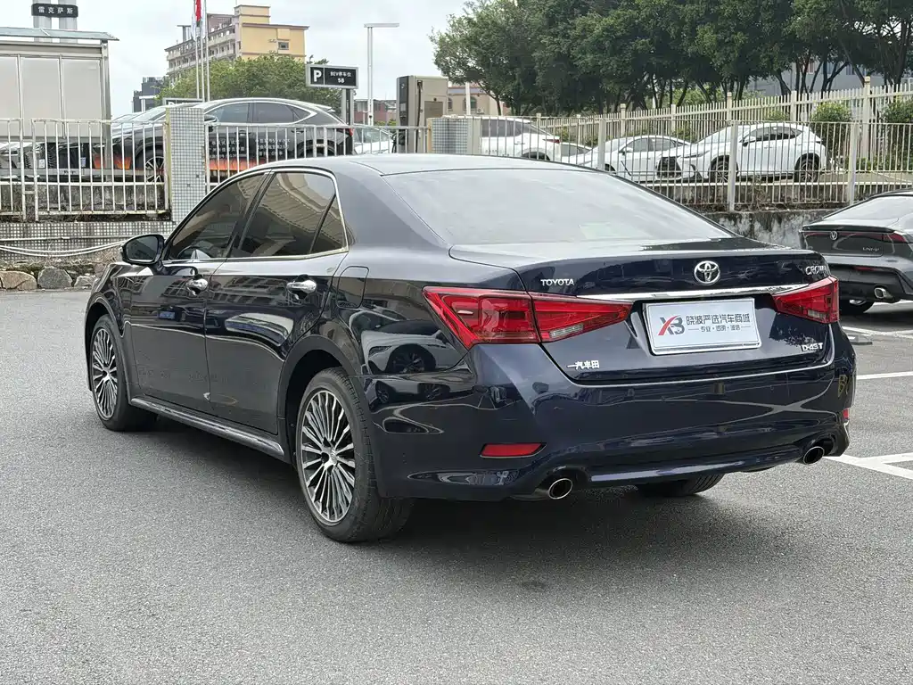 Toyota Crown — миниатюра 6
