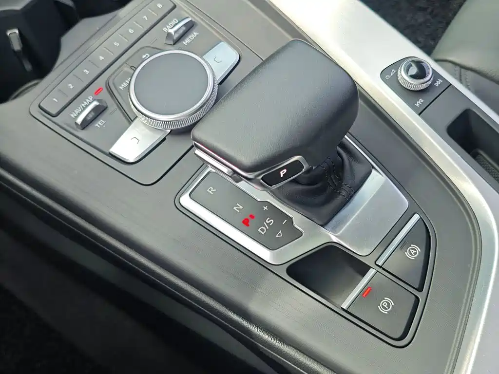 Audi A4L — миниатюра 12