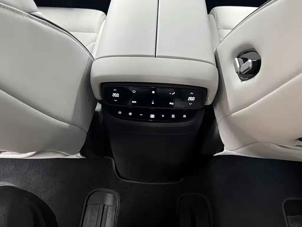 XPeng X9 — миниатюра 13