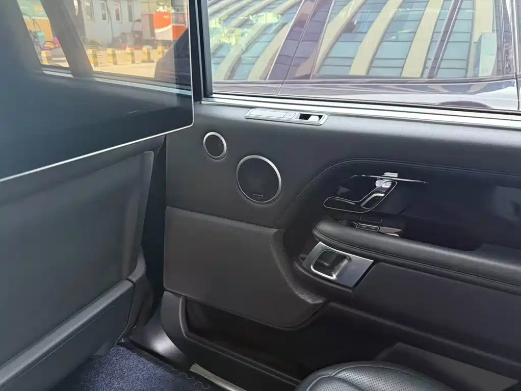 Land Rover Range Rover — миниатюра 4