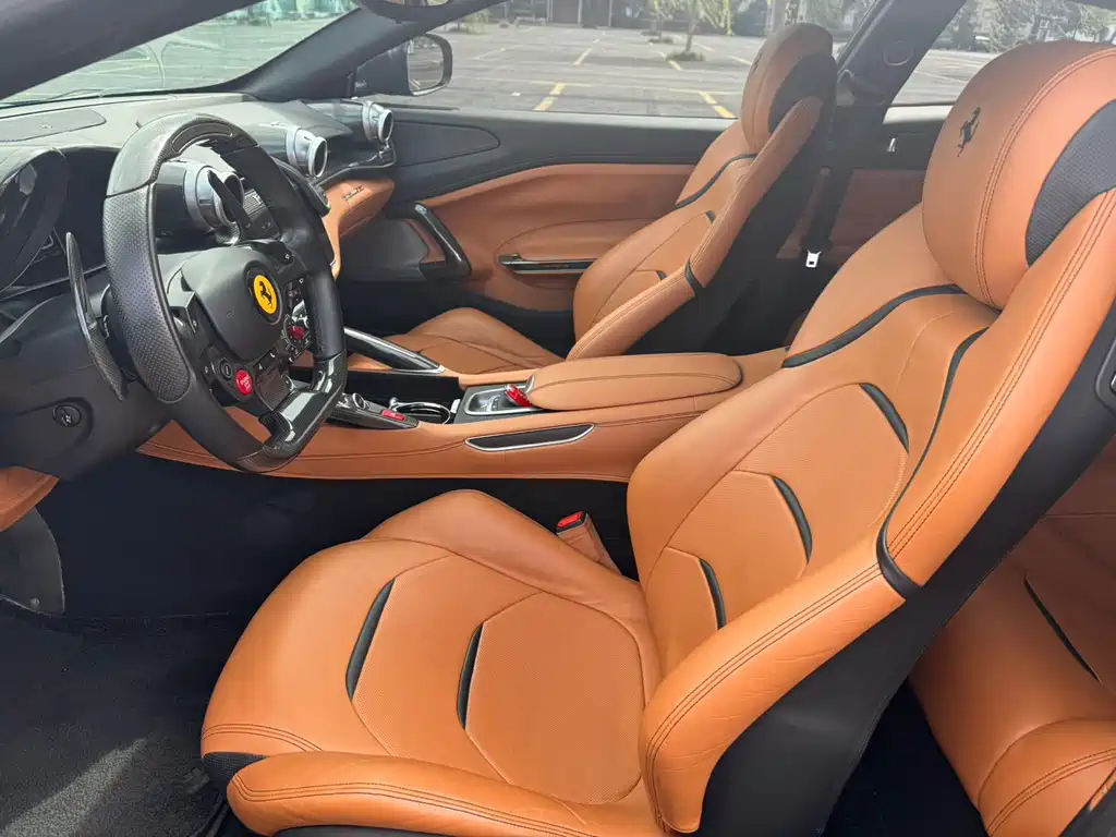 Ferrari GTC4Lusso — миниатюра 10