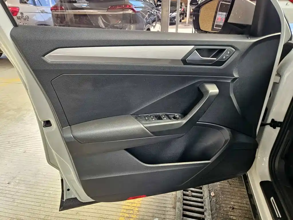 Volkswagen T-Roc — миниатюра 7