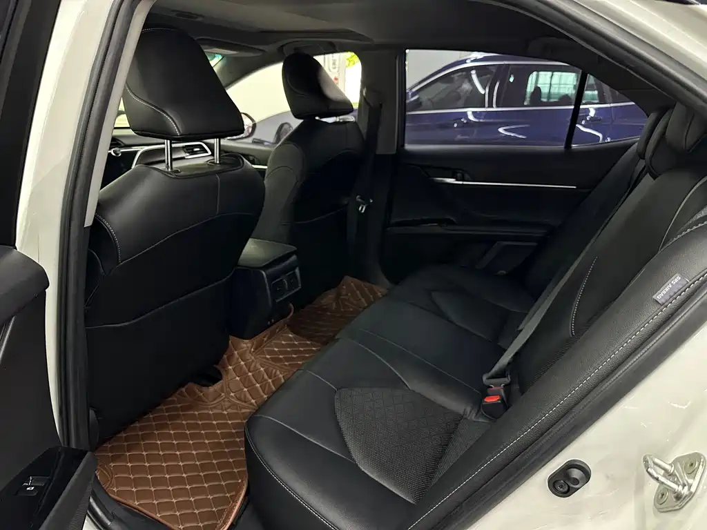 Toyota Camry — миниатюра 5