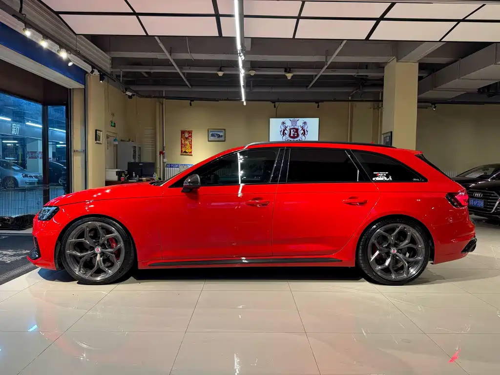 AUDI RS 4