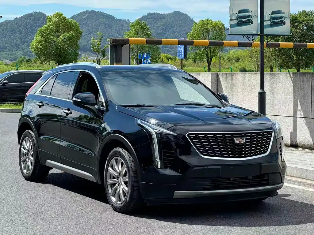 CADILLAC  XT4