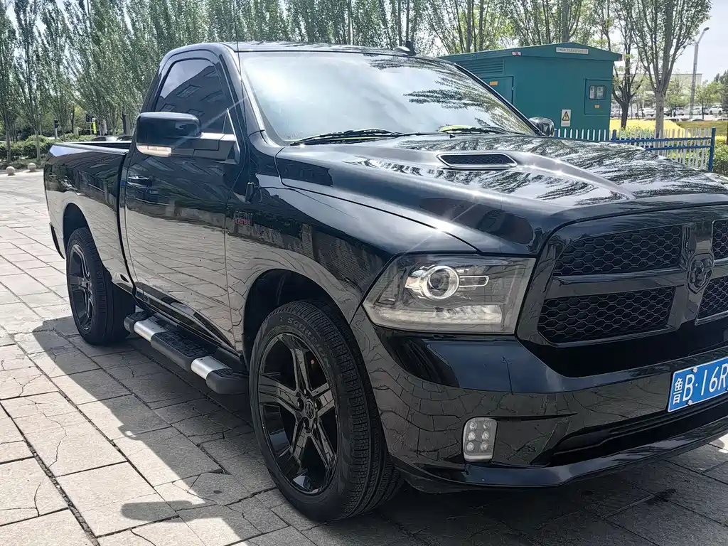Ram Trucks 2015 5.7L AT