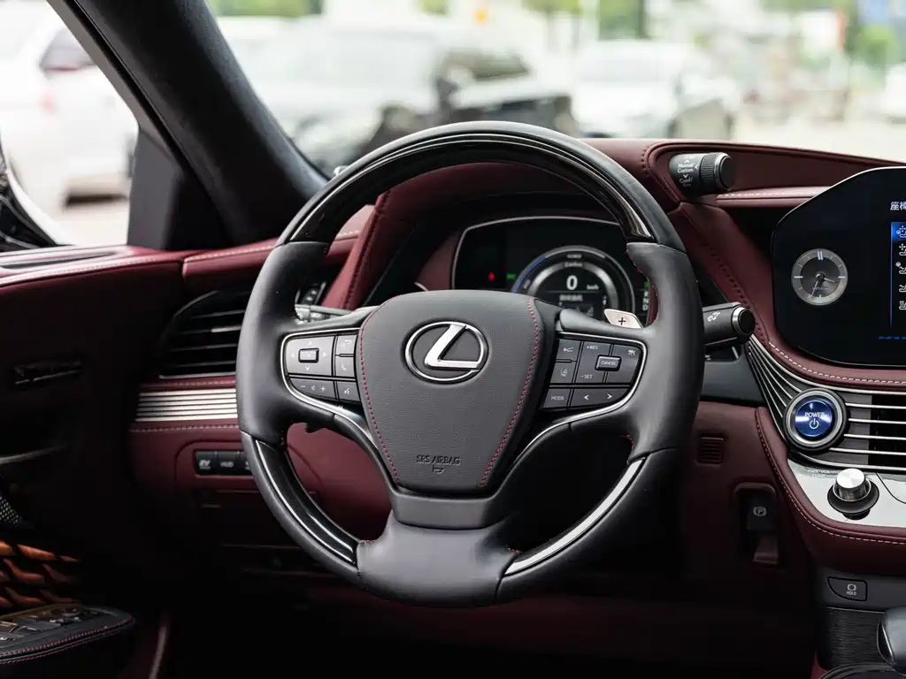 Lexus LS — миниатюра 14