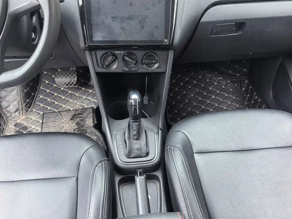 Volkswagen Polo — миниатюра 13