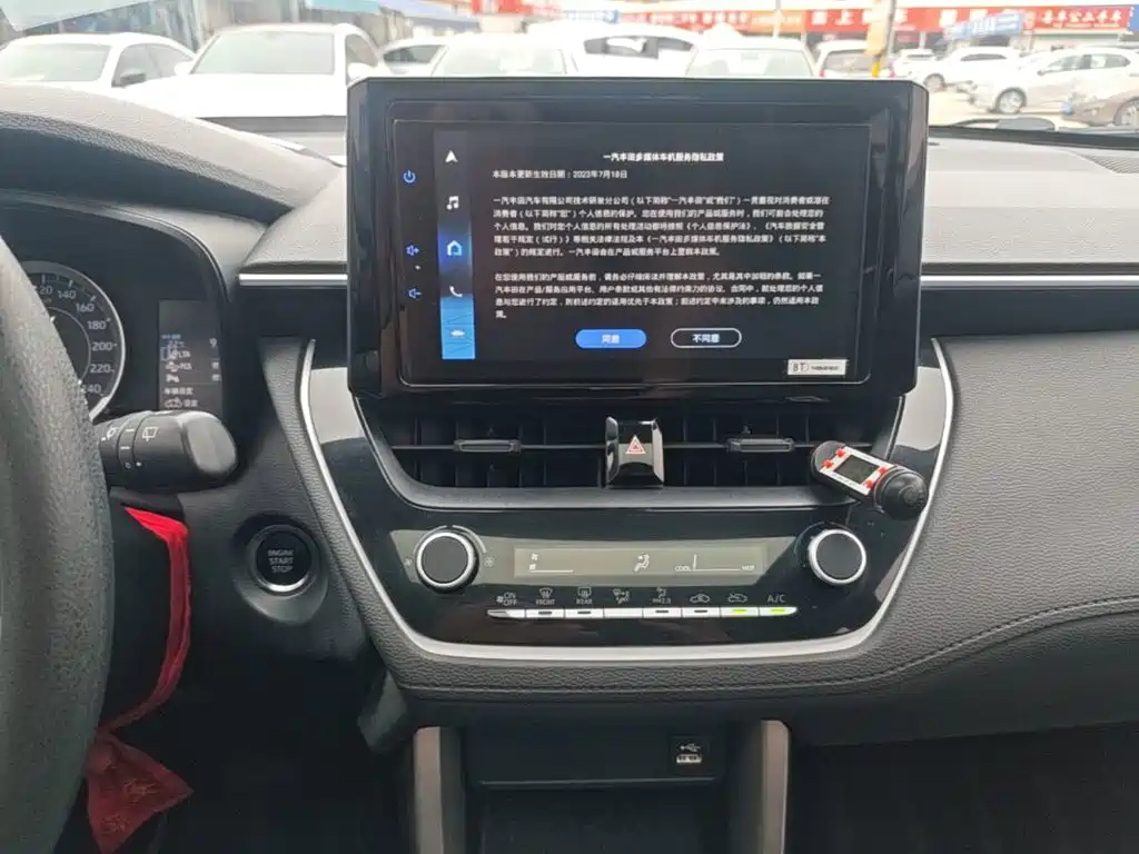 Toyota Corolla Cross — миниатюра 13