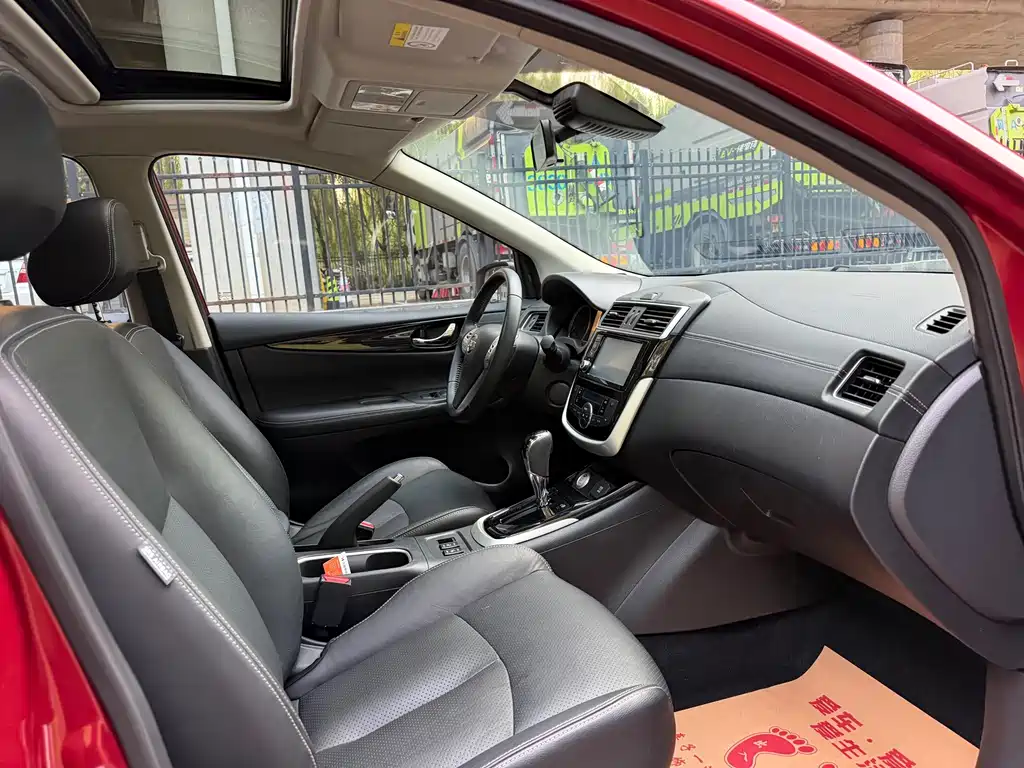 Nissan Tiida — миниатюра 10