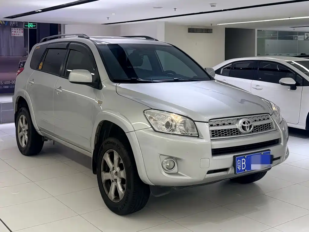Toyota RAV4 — миниатюра 2