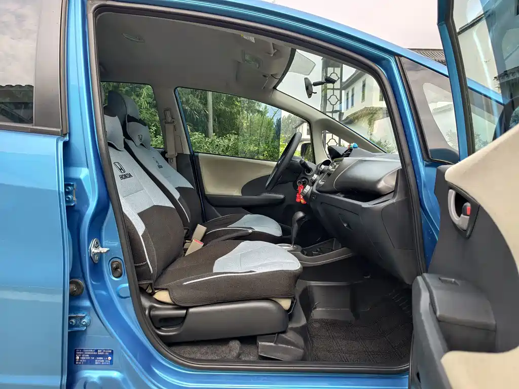 Honda Fit — миниатюра 7