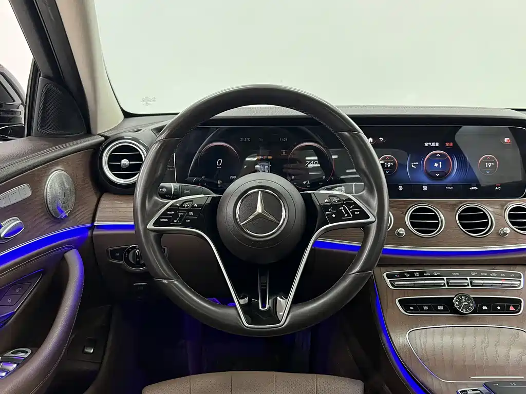Mercedes-Benz E-Class — миниатюра 7