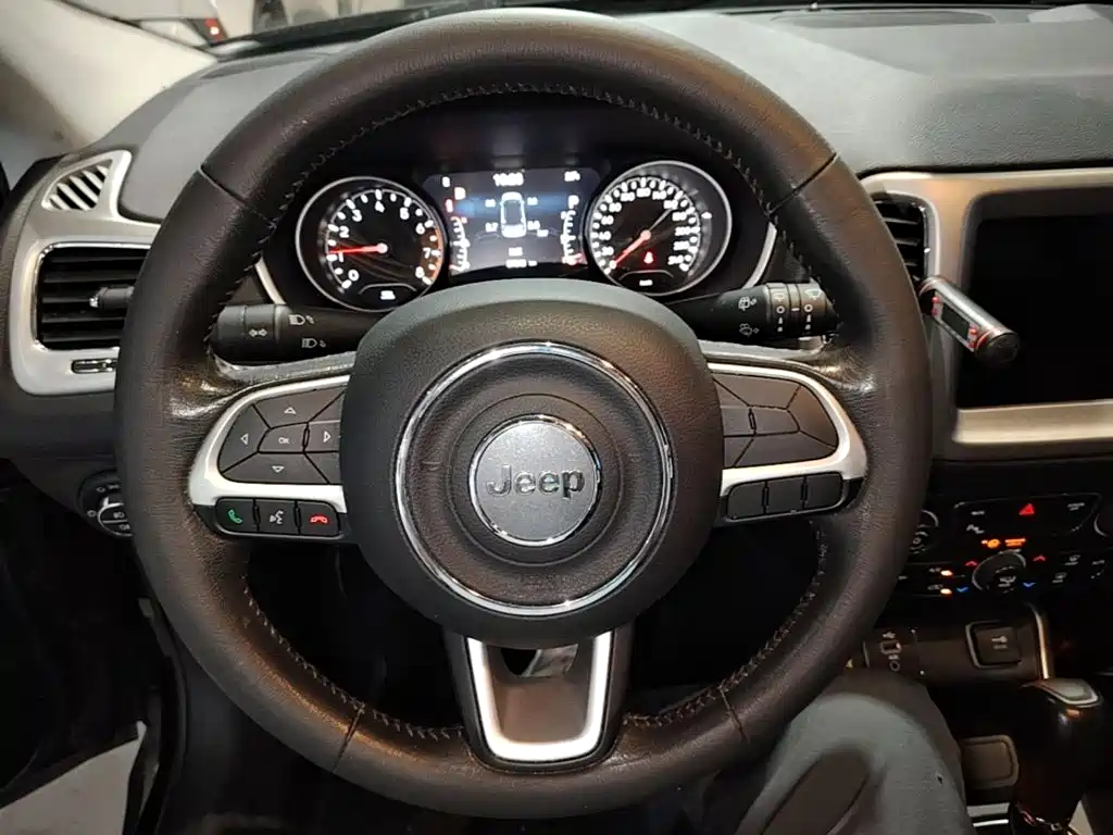 Jeep Compass — миниатюра 11