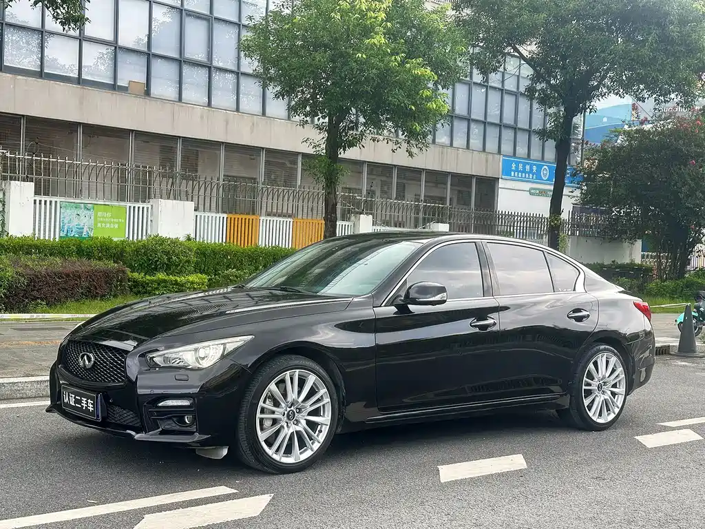 Infiniti Q50L