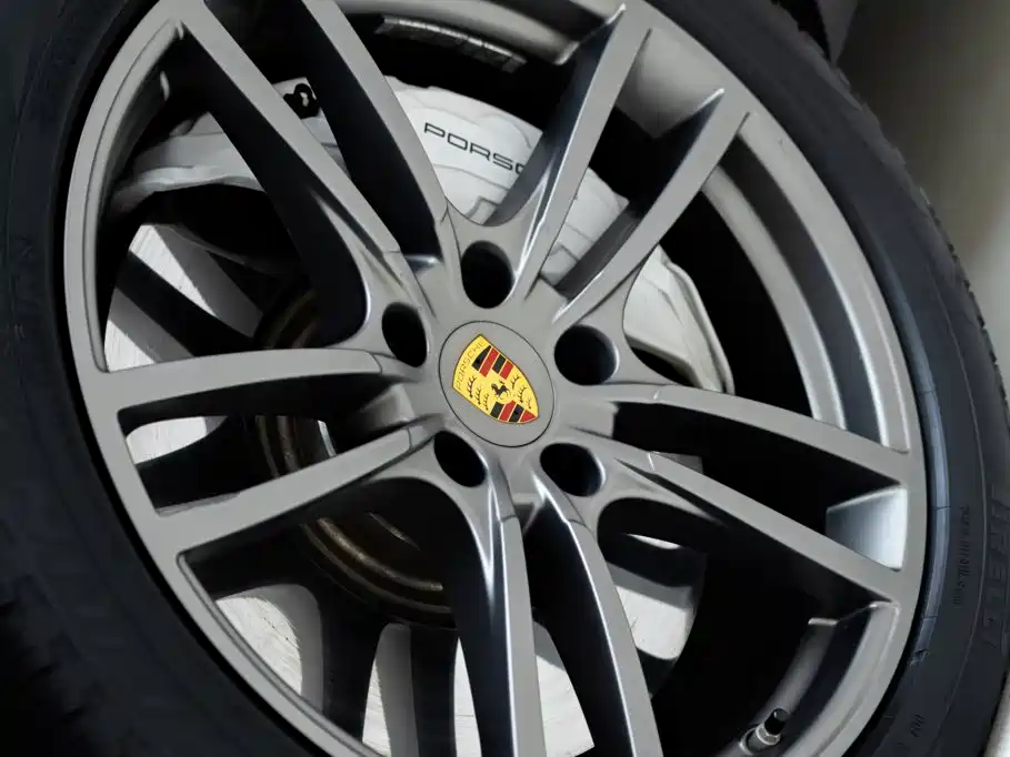 Porsche Cayenne — миниатюра 7