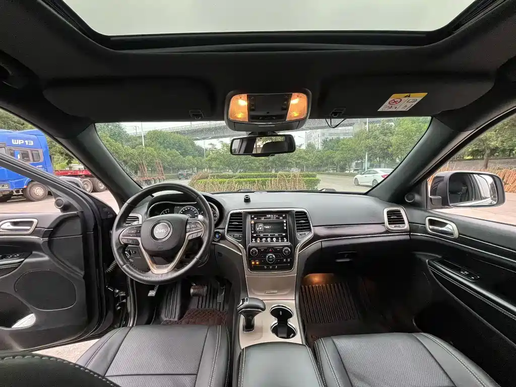 Jeep Grand Cherokee (Import) — миниатюра 5
