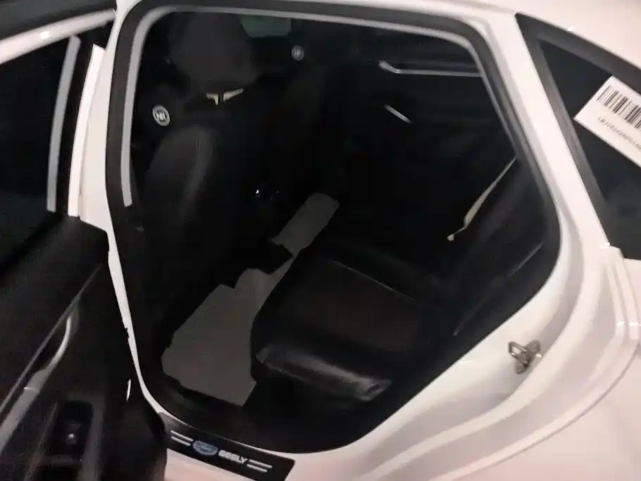 Geely Emgrand — миниатюра 11