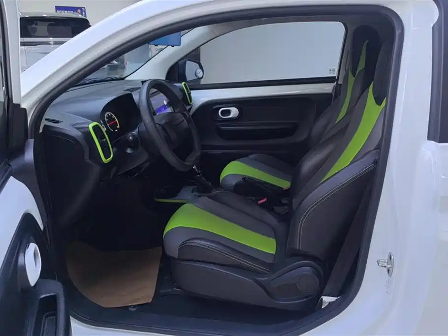 Roewe Clever 2021 302km мест