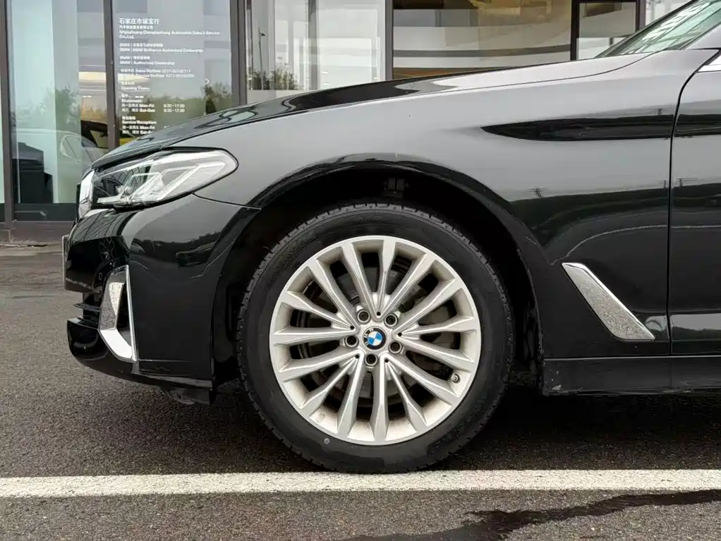BMW 5 Series — миниатюра 12