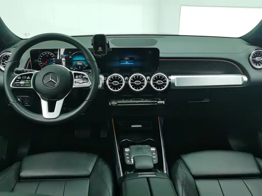 Mercedes-Benz GLB — миниатюра 12