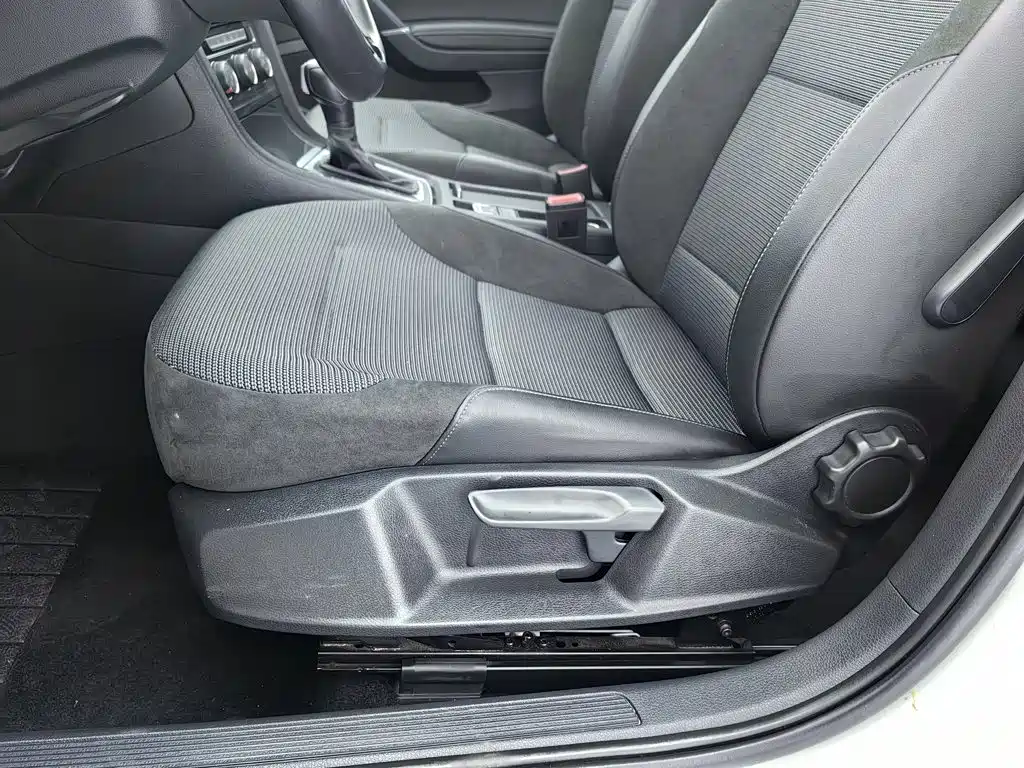 Volkswagen Golf — миниатюра 20