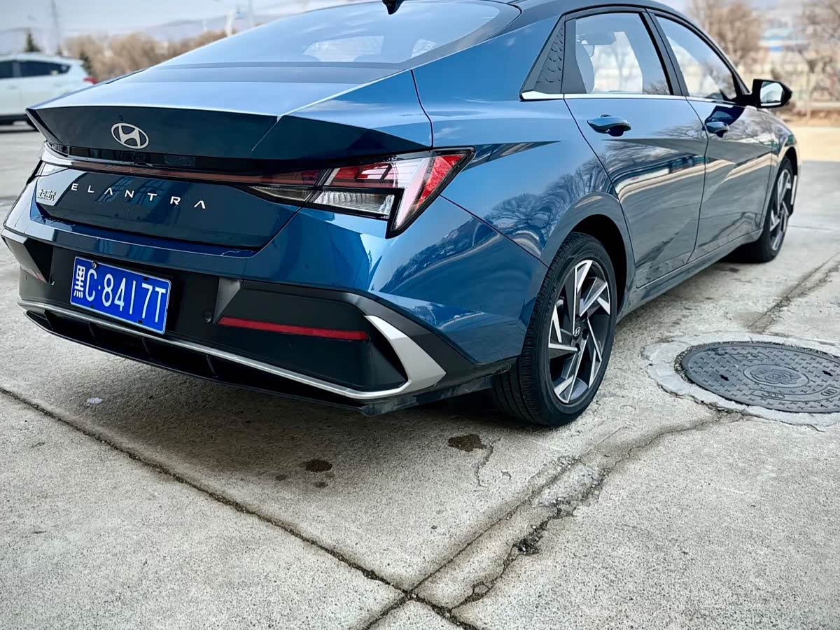 Hyundai Elantra 1.5 л 2023 г. Голубой, пробег 13000 км