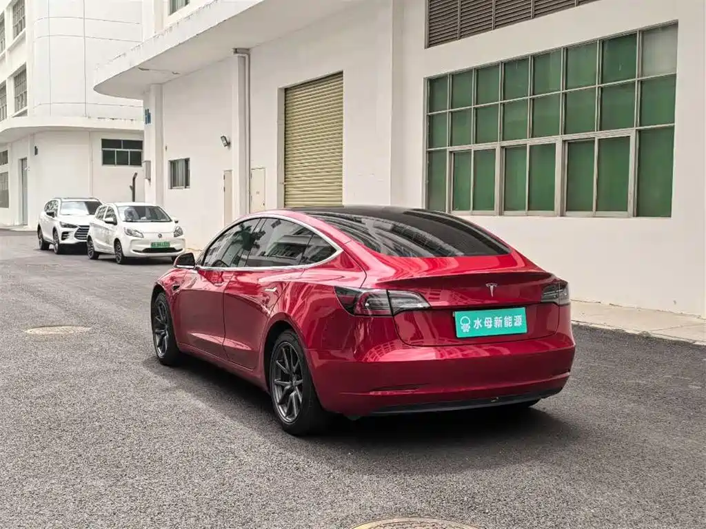 Tesla Model 3 — миниатюра 6