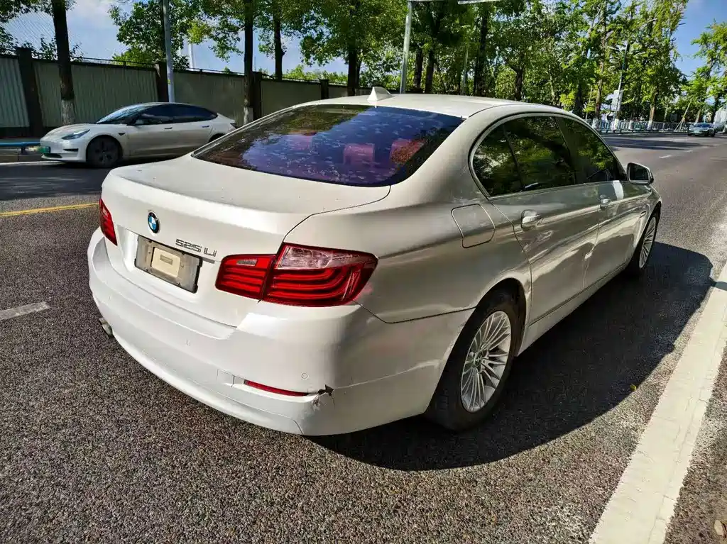 BMW 5 Series — миниатюра 9
